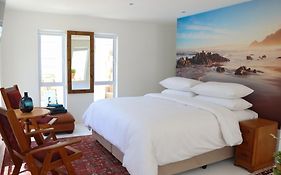 Nivenia Beach House